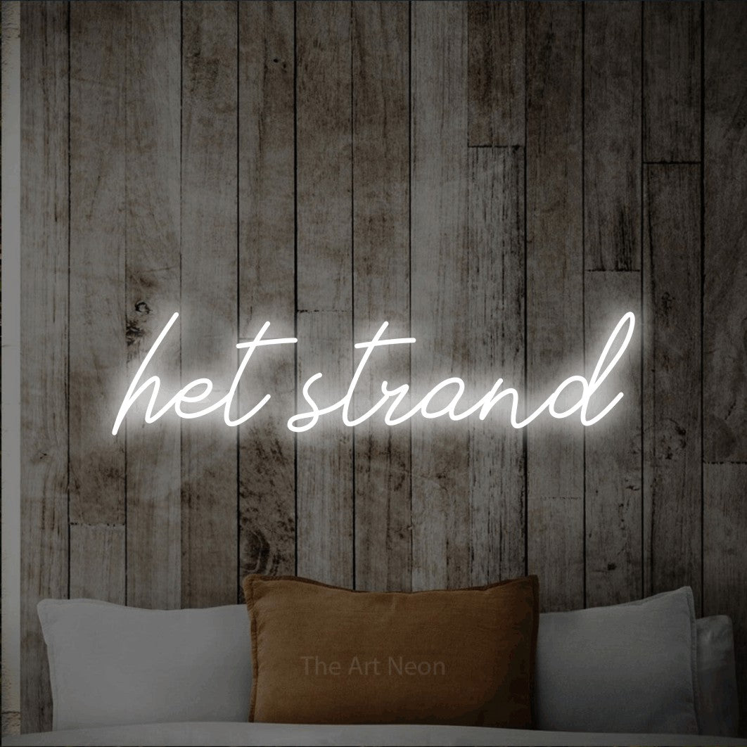 LED neon sign reading “het strand”, arranged in a single line.