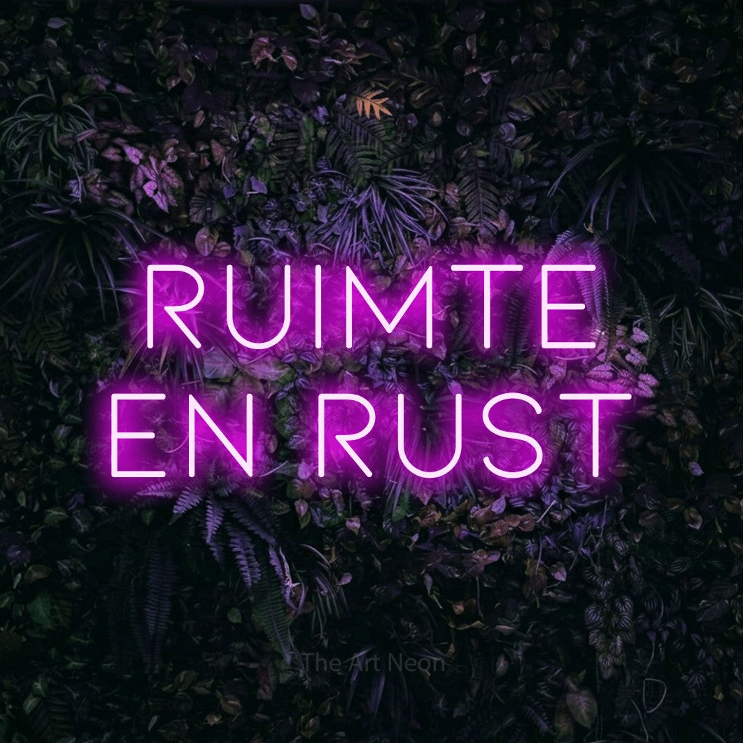 LED neon sign reading “RUIMTE EN RUST”, arranged in 2 lines.