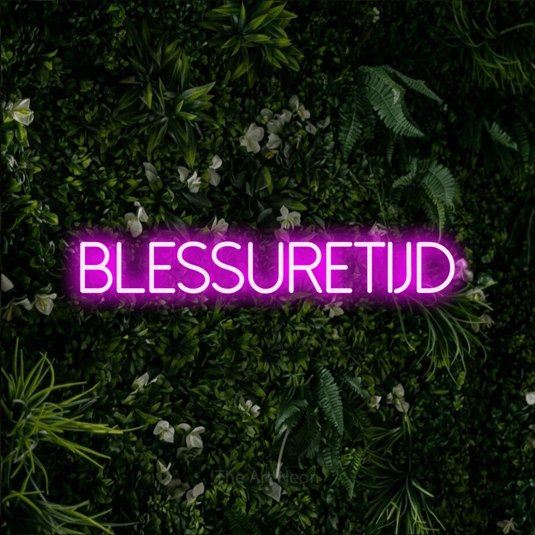 LED neon sign reading “BLESSURETIJD”, arranged in a single line.