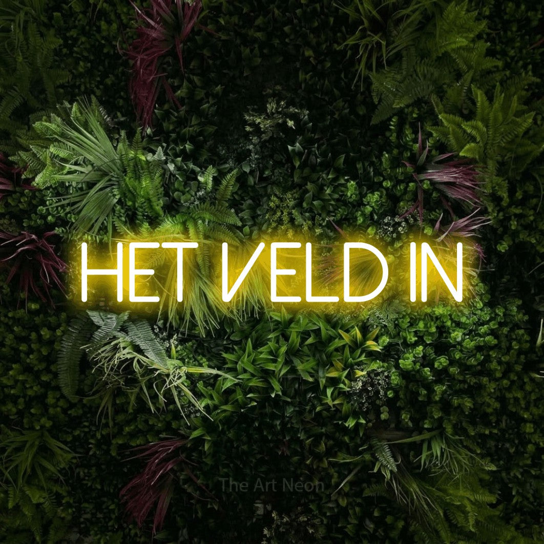 LED neon sign reading “Het Veld In”, arranged in a single line.