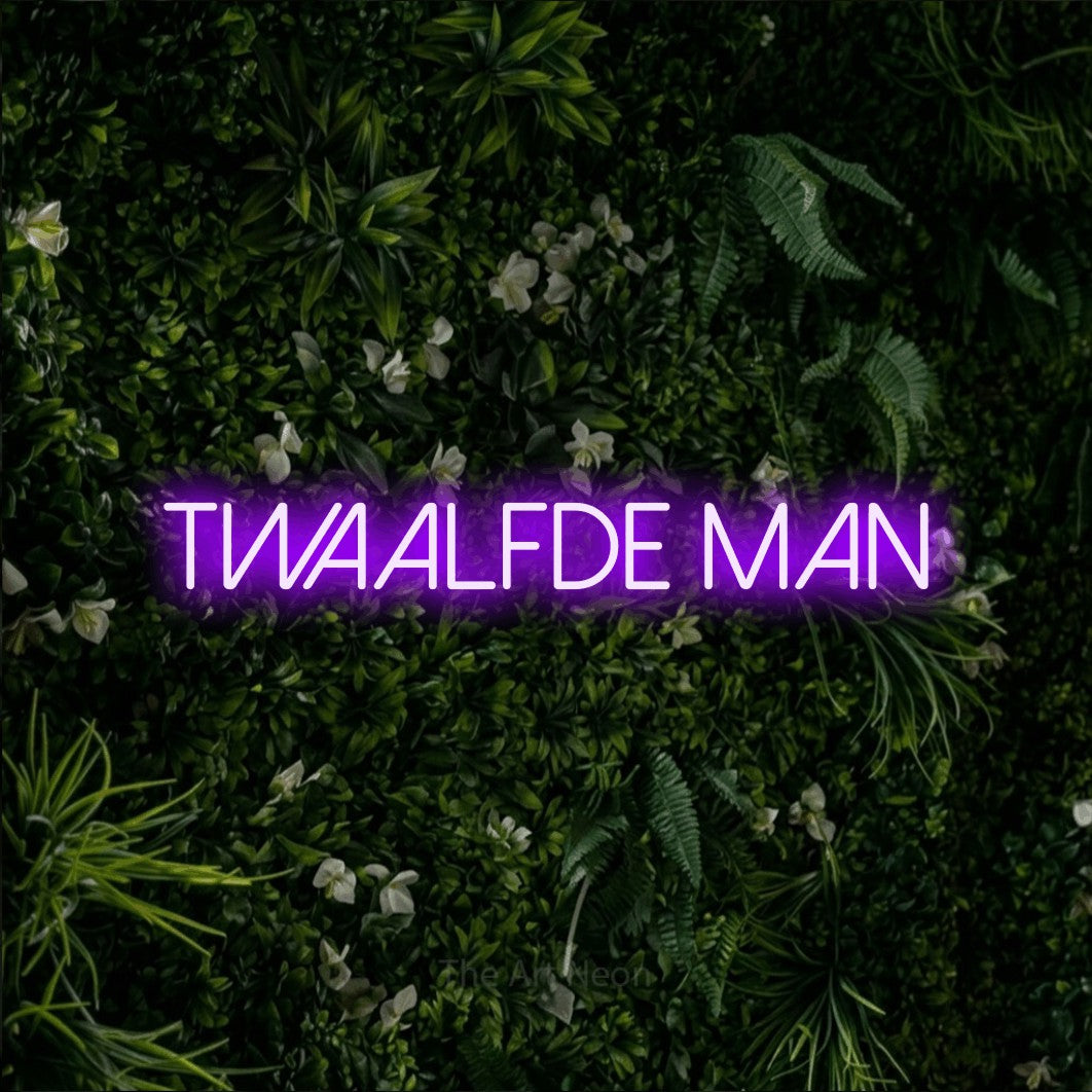 LED neon sign reading “Twaalfde Man”, arranged in a single line.