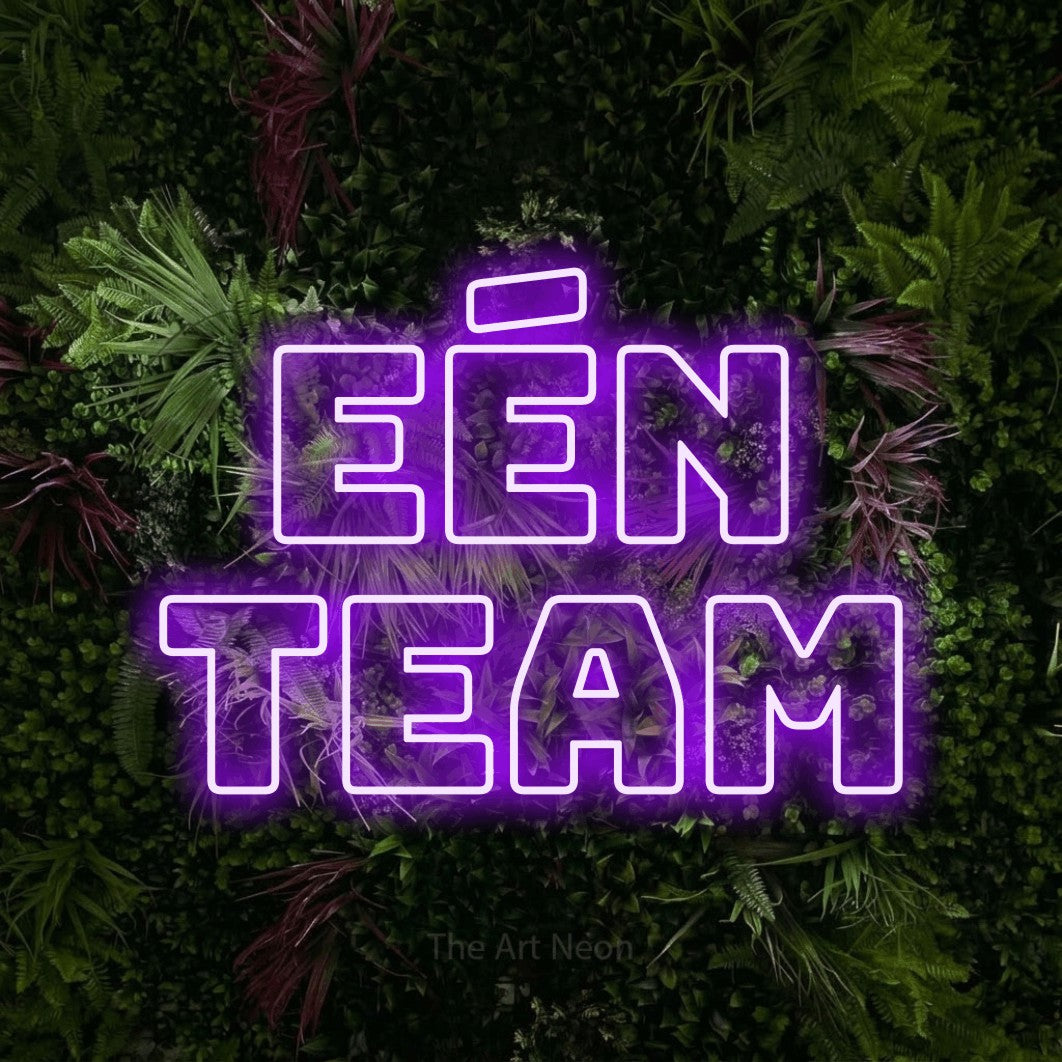 LED neon sign reading “EÉN TEAM”, arranged in 2 lines.