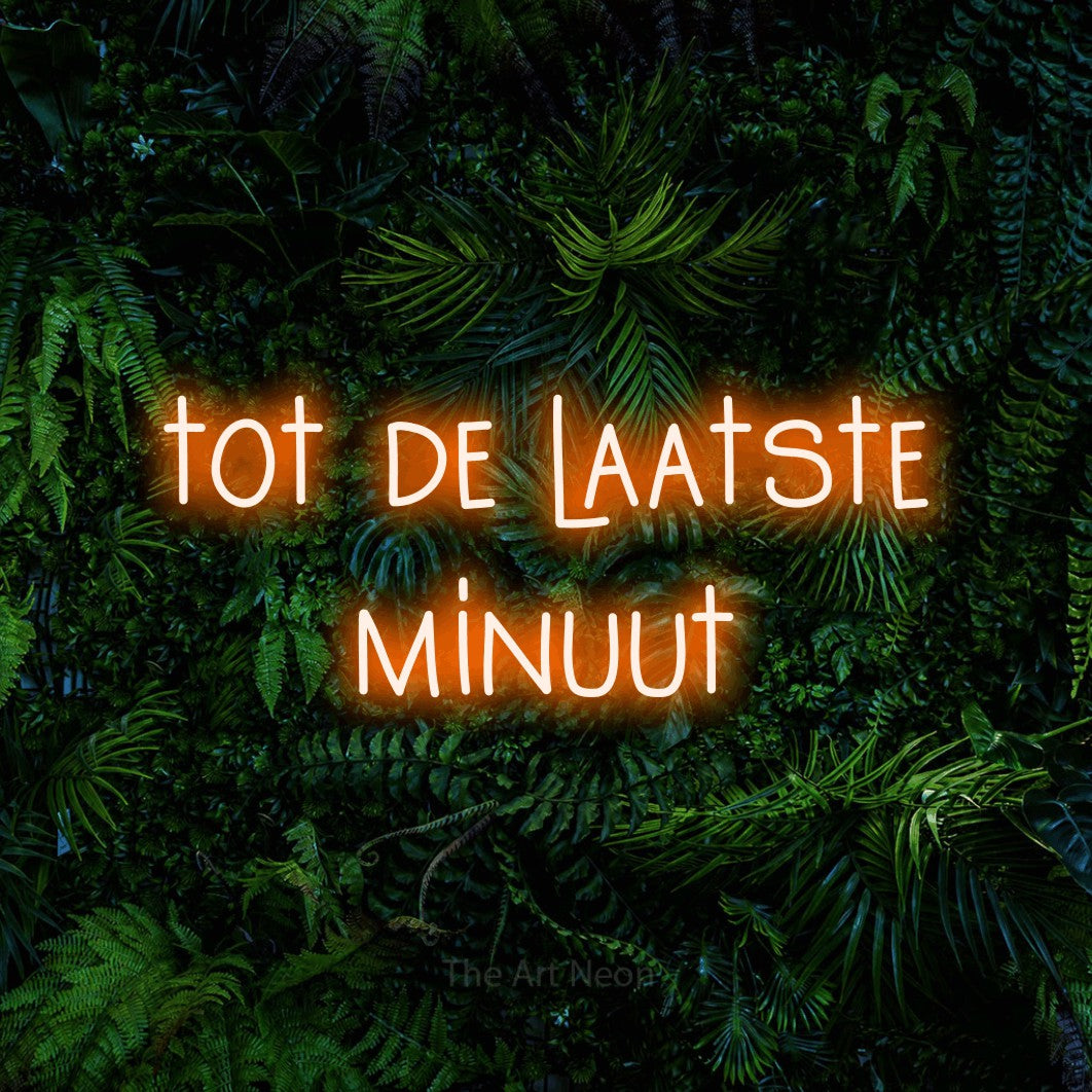 LED neon sign reading “tot de laatste minuut”, arranged in 2 lines.