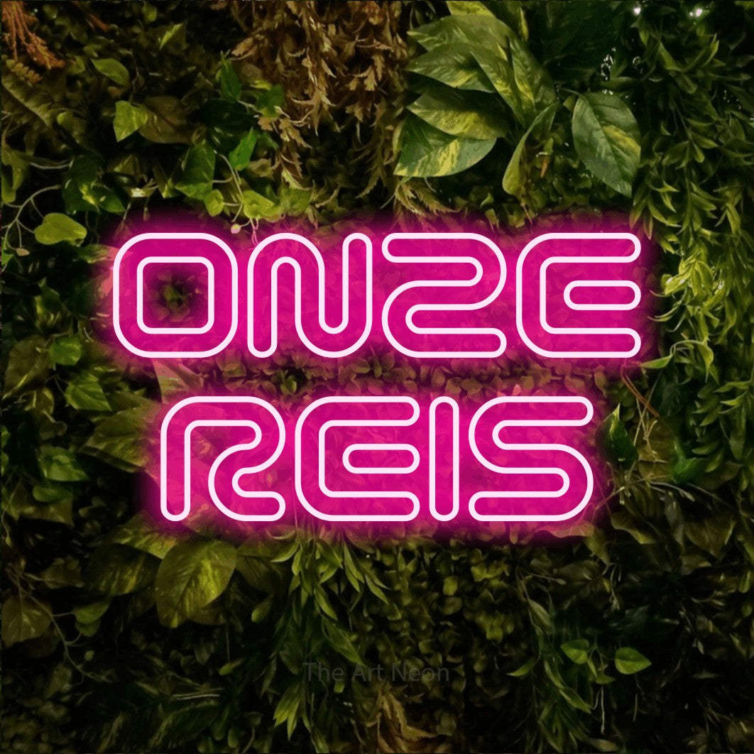 LED neon sign reading “ONZE REIS”, arranged in 2 lines.
