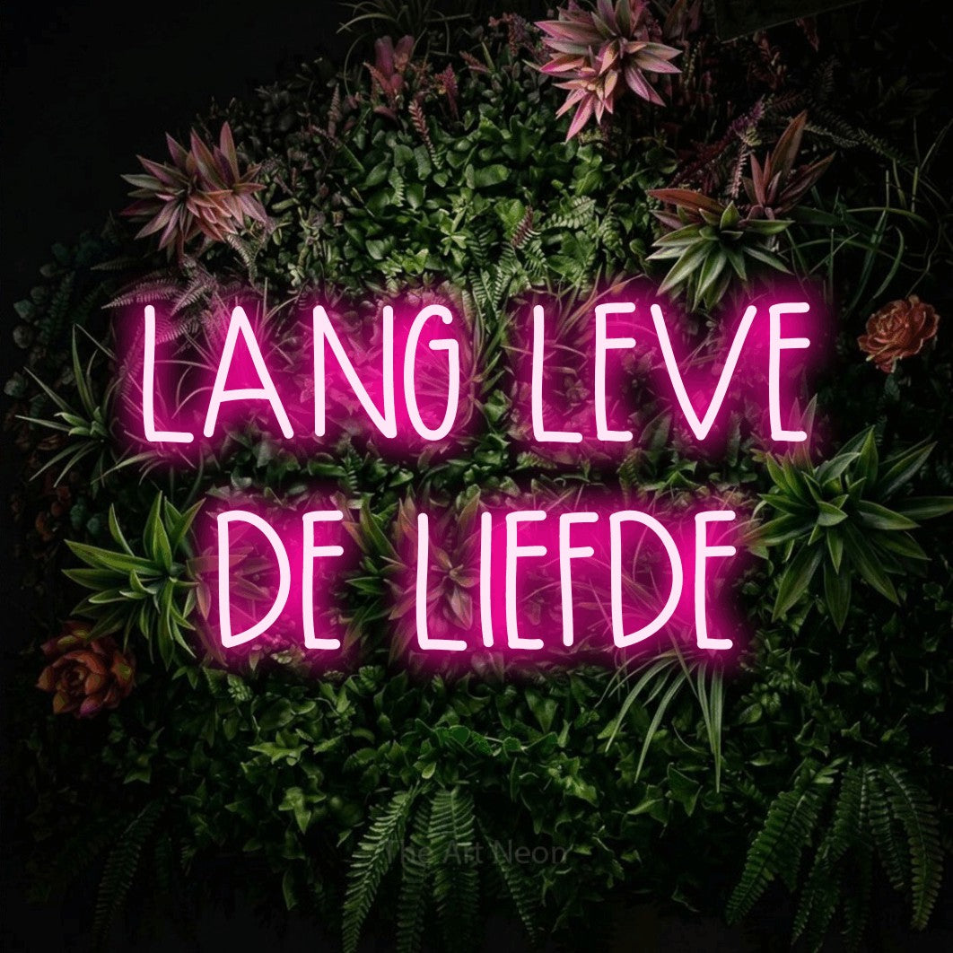 LED neon sign reading “LANG LEVE DE LIEFDE”, arranged in 2 lines.