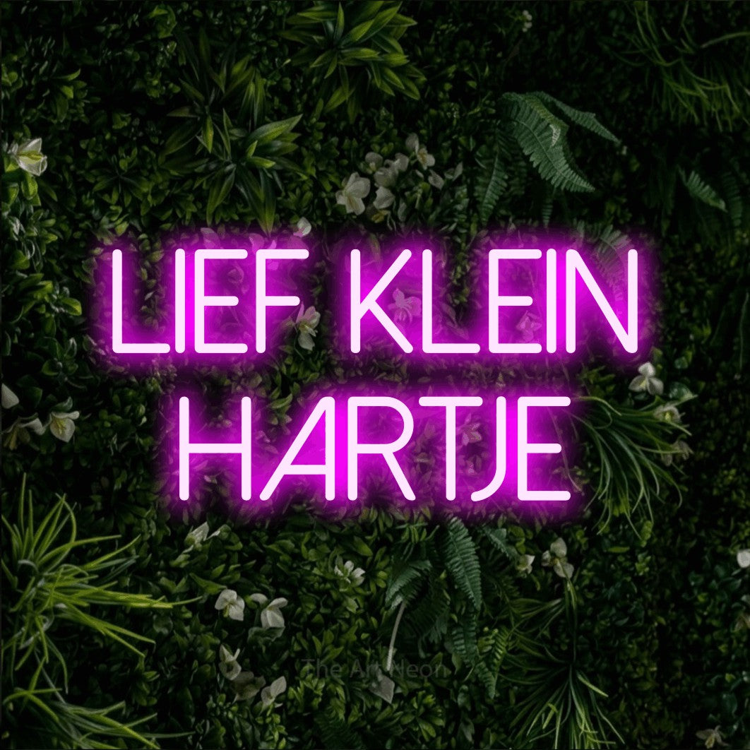 LED neon sign reading “LIEF klein hartje”, arranged in 2 lines.
