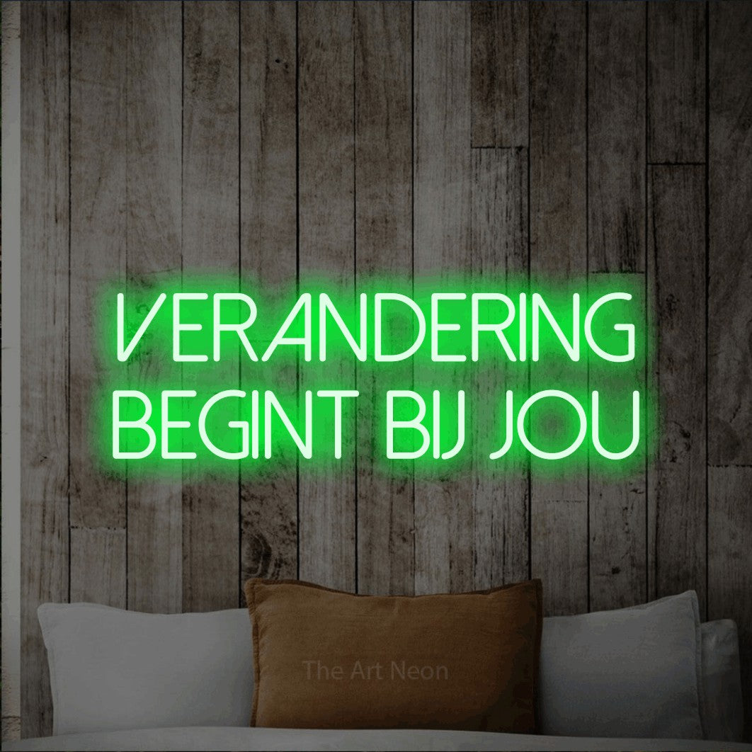 LED neon sign reading “verandering begint bij jou”, arranged in 2 lines.
