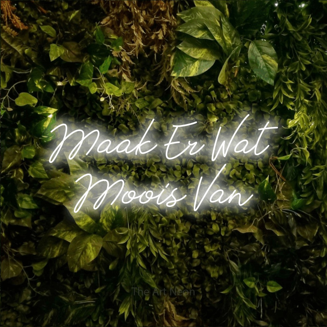 LED neon sign reading “Maak Er Wat Moois Van”, arranged in 2 lines.