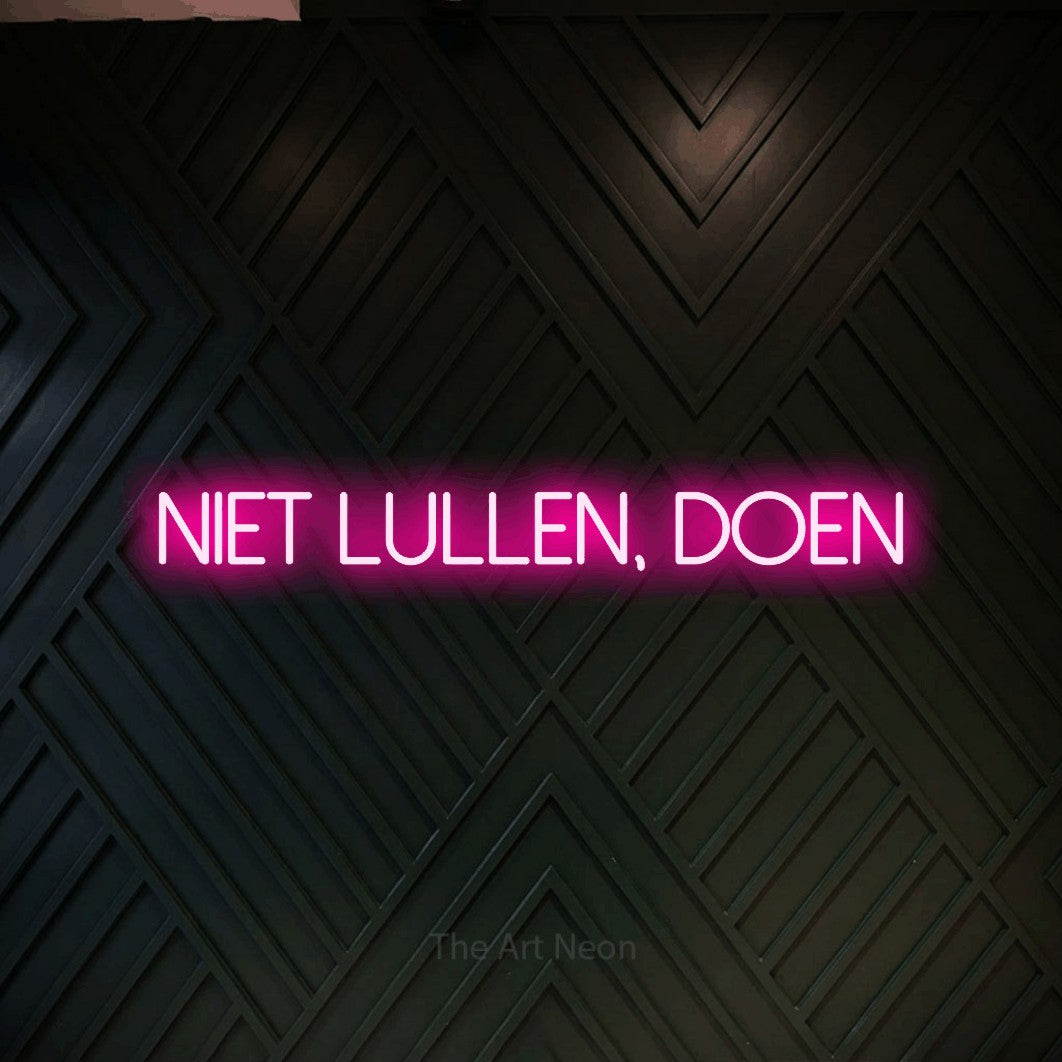 LED neon sign reading “Niet Lullen, Doen”, arranged in a single line.