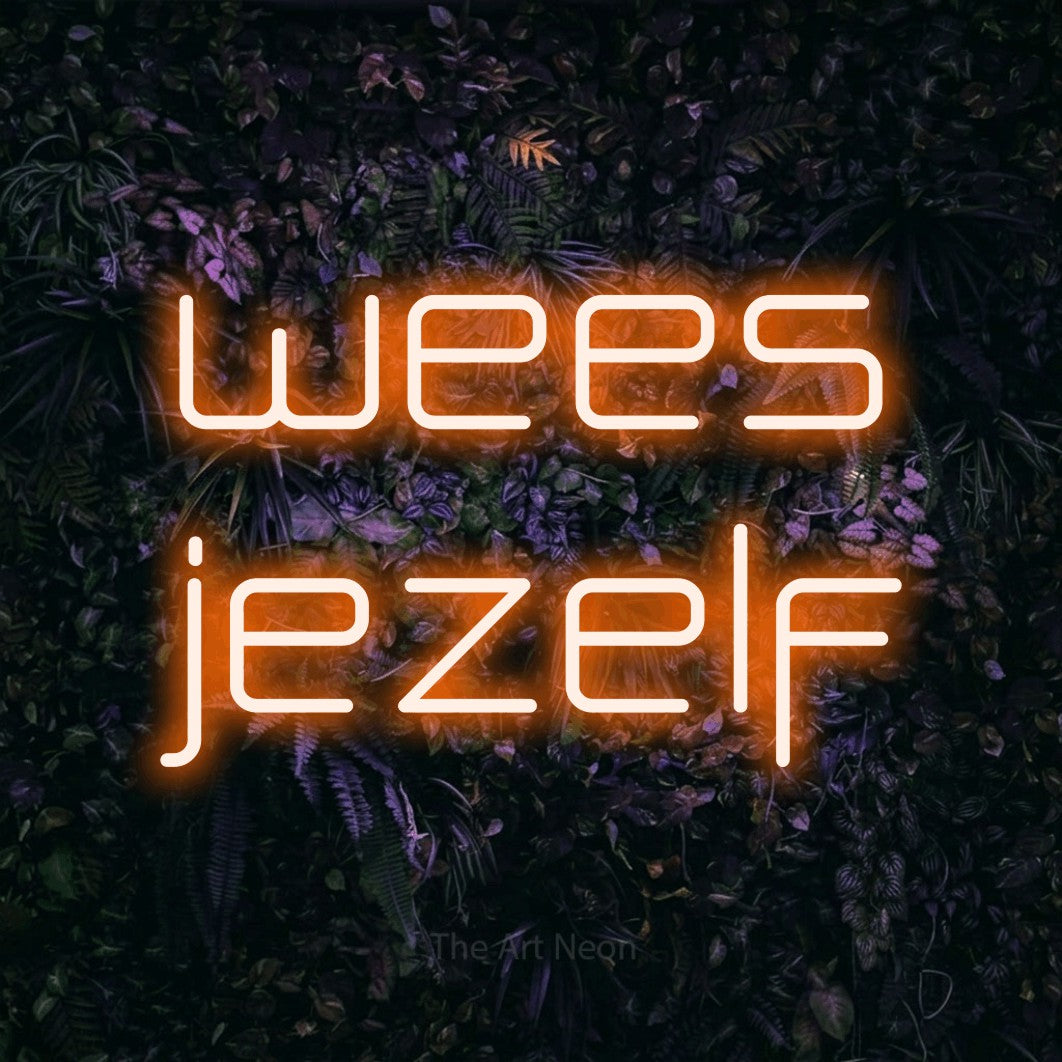 LED neon sign reading “wees jezelf”, arranged in 2 lines.
