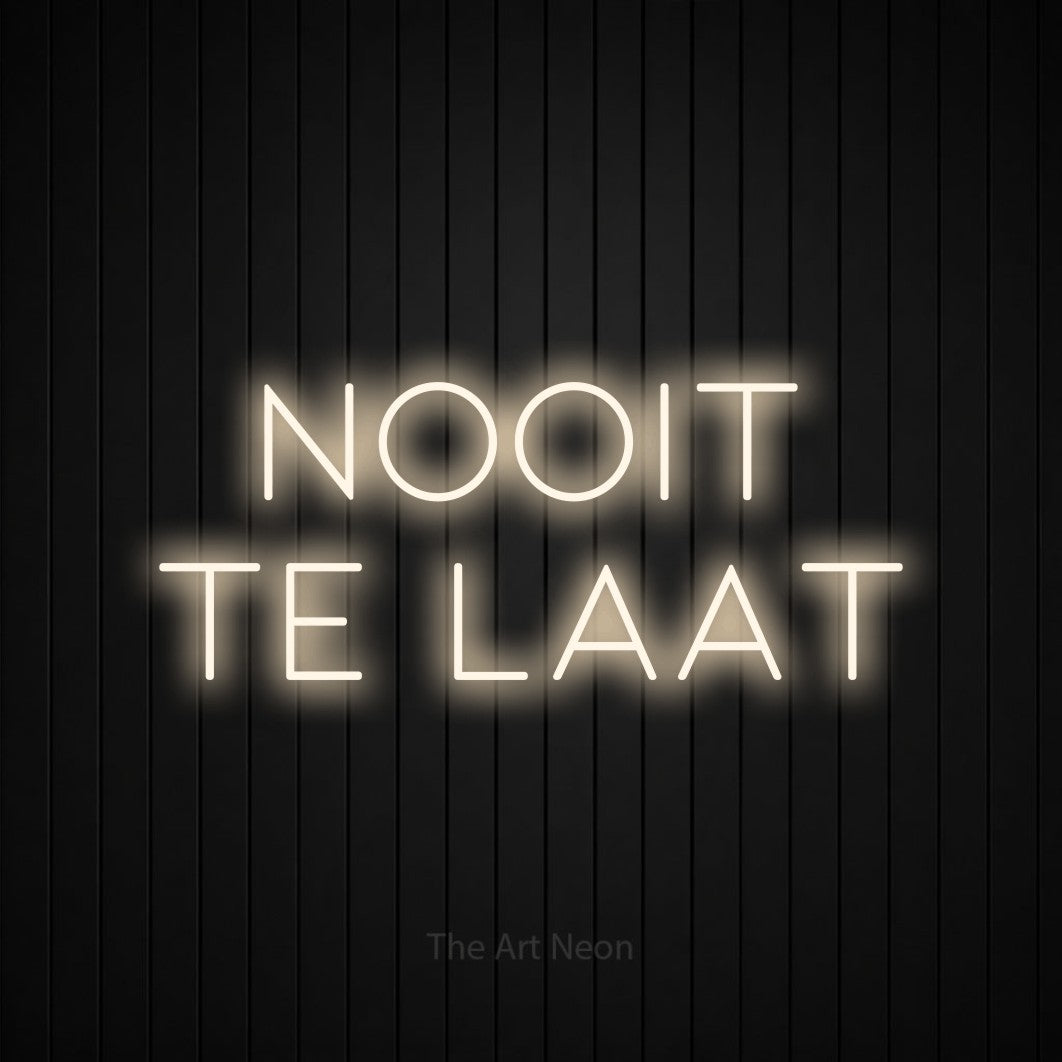 LED neon sign reading “nooit te laat”, arranged in 2 lines.