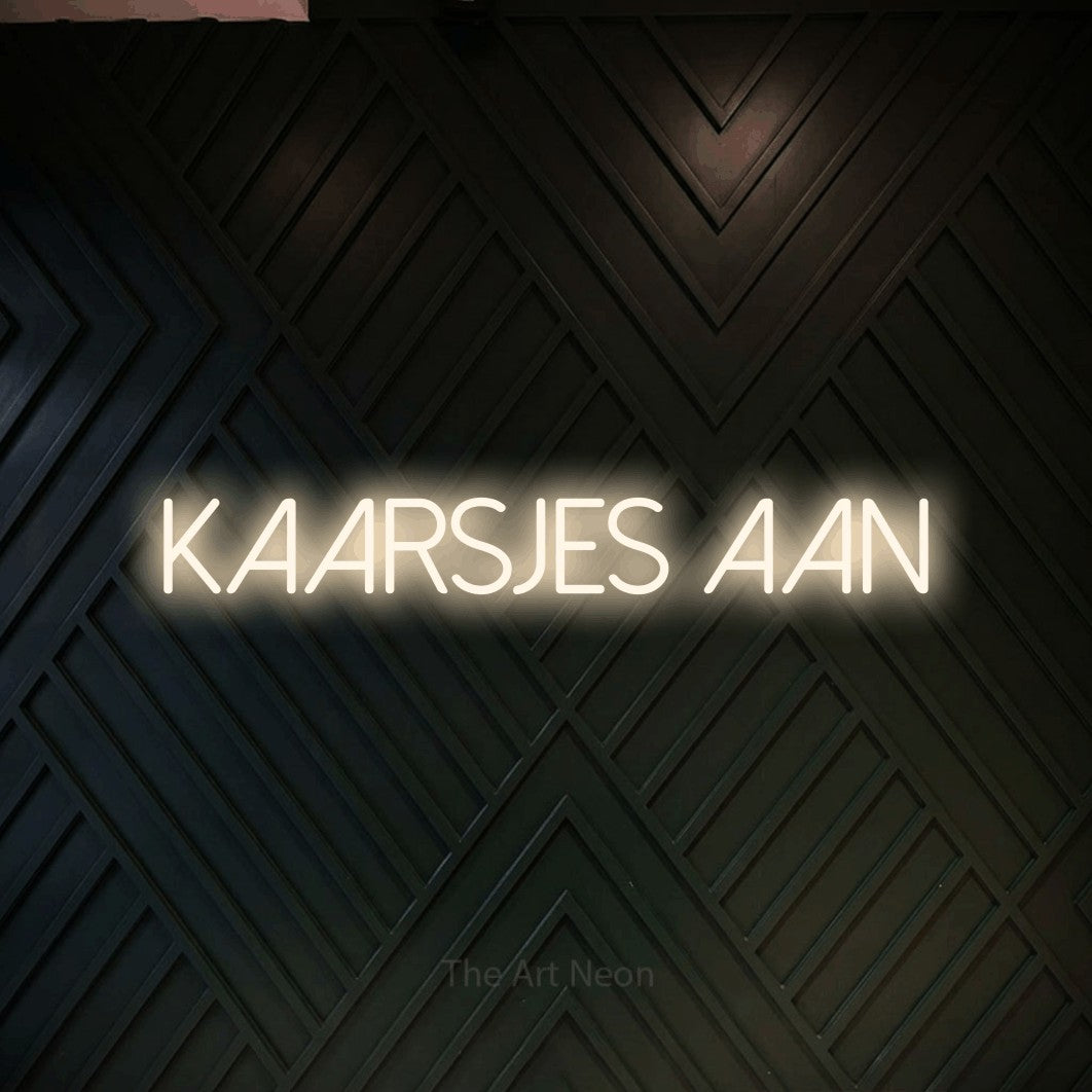 LED neon sign reading “KAARSJES AAN”, arranged in a single line.
