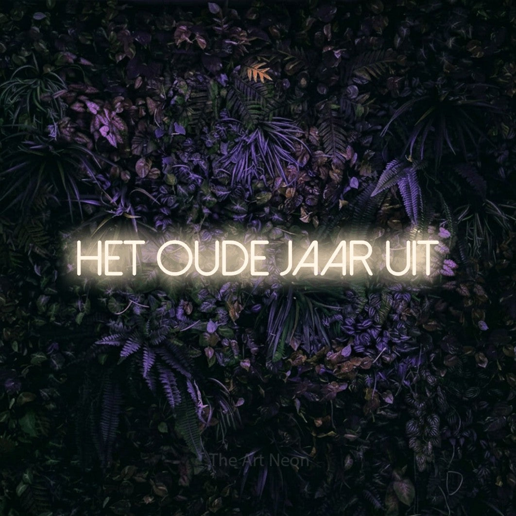LED neon sign reading “Het oude jaar uit”, arranged in a single line.