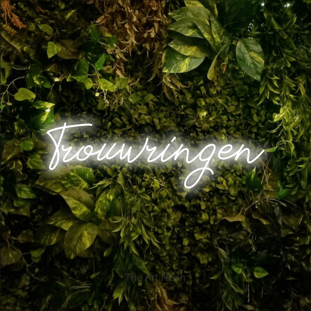 LED neon sign reading “Trouwringen”, arranged in a single line.