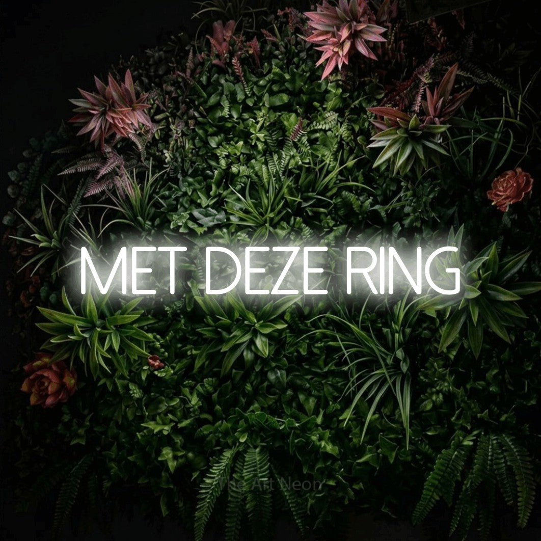 LED neon sign reading “MET DEZE RING”, arranged in a single line.