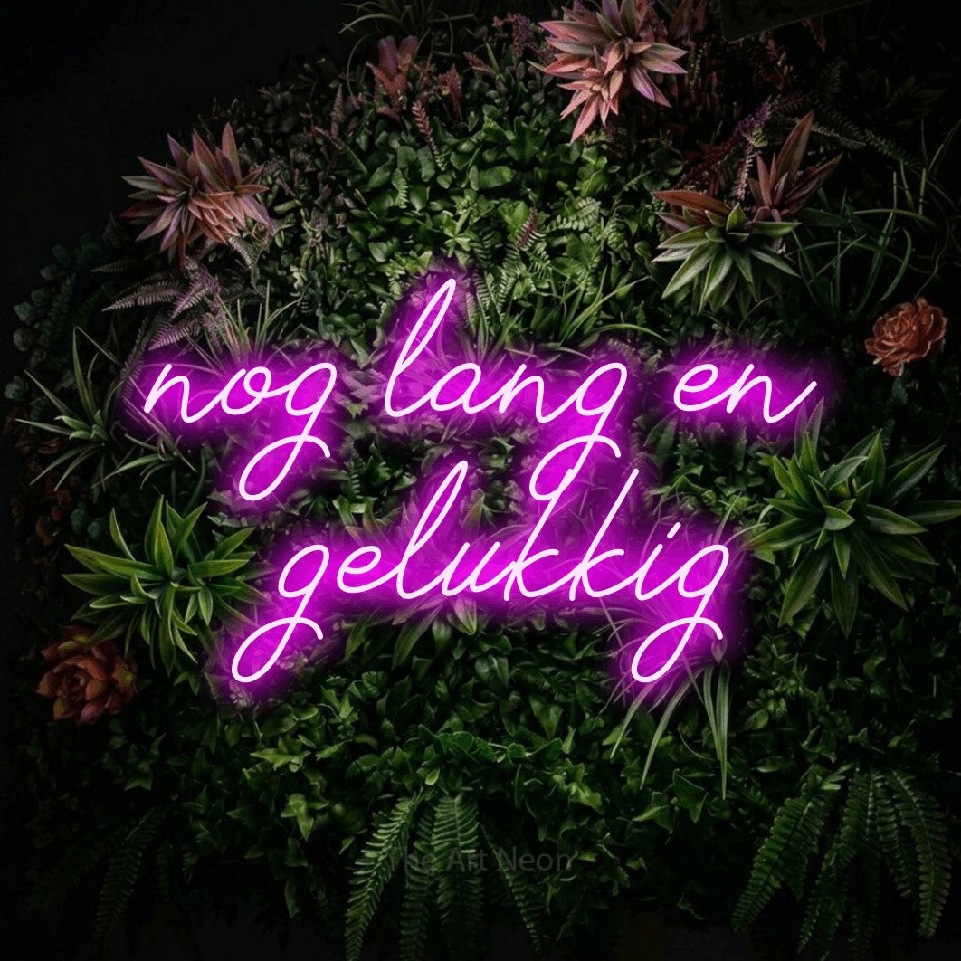 LED neon sign reading “nog lang en gelukkig”, arranged in 2 lines.