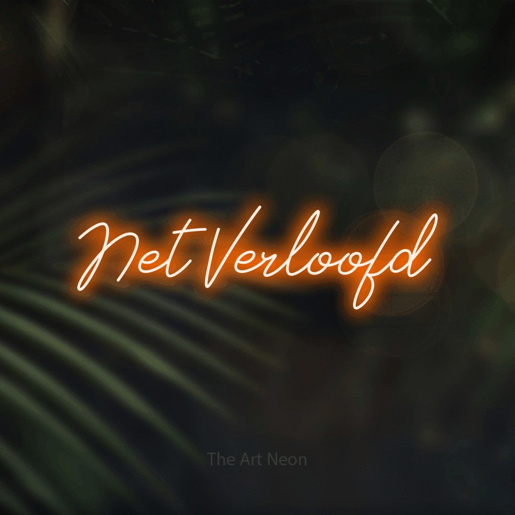 LED neon sign reading “Net Verloofd”, arranged in a single line.