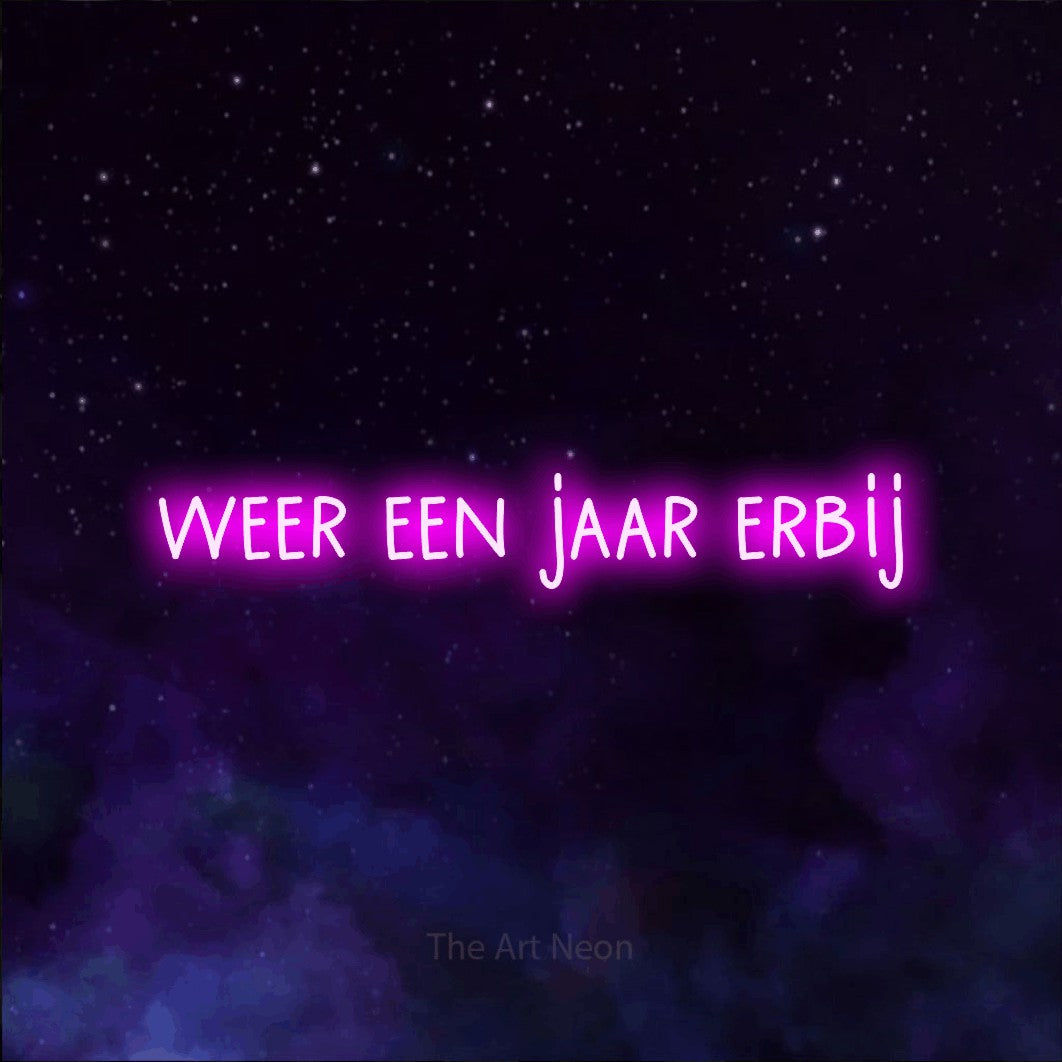 LED neon sign reading “weer een jaar erbij”, arranged in a single line.