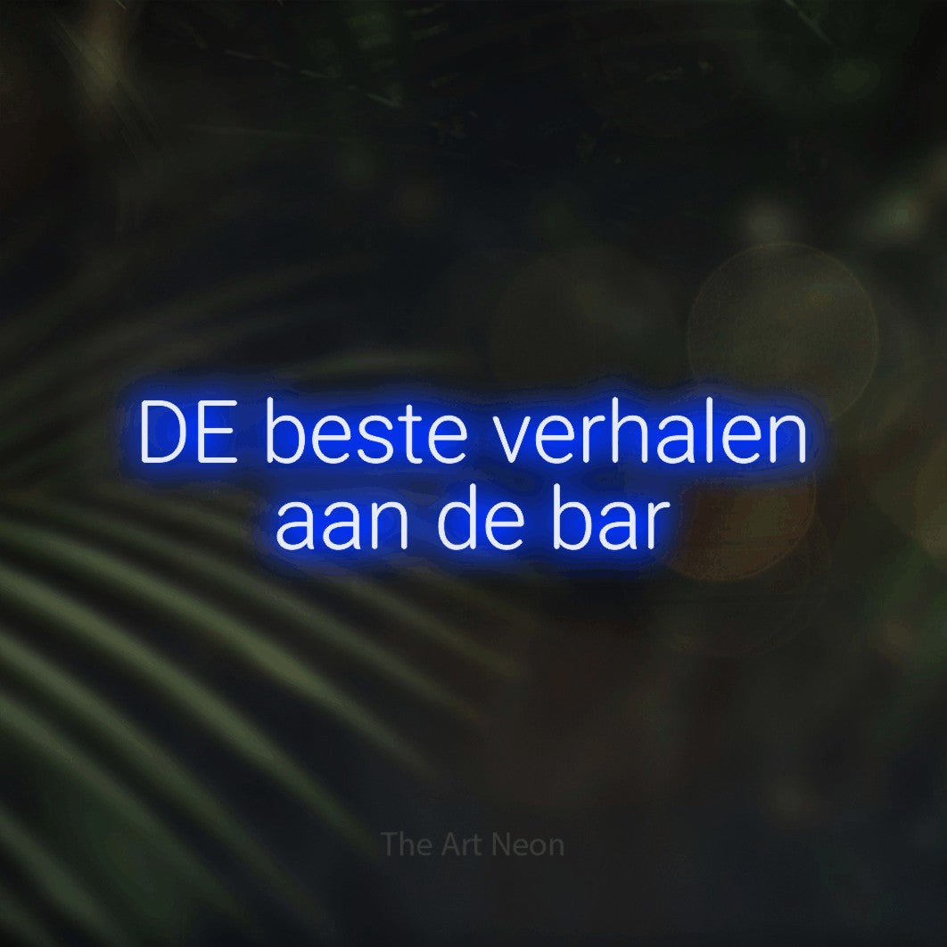 LED neon sign reading “DE beste verhalen aan de bar”, arranged in 2 lines.