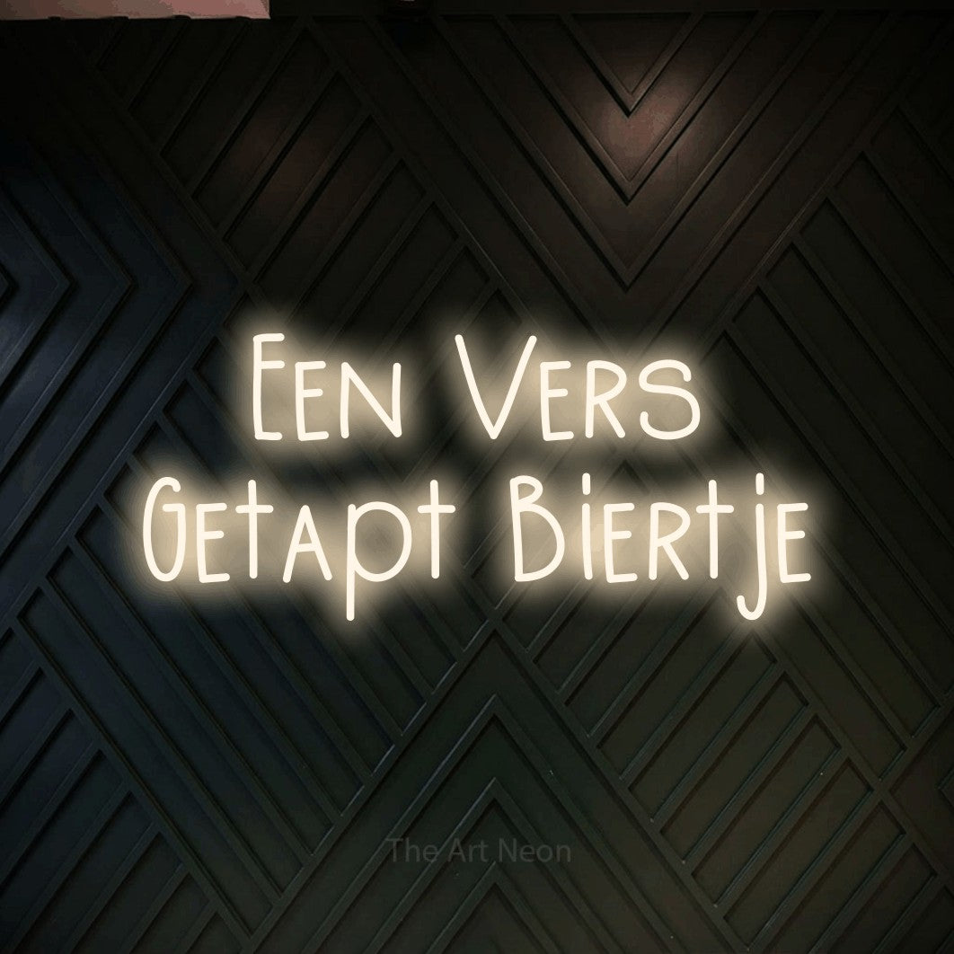 LED neon sign reading “Een Vers Getapt Biertje”, arranged in 2 lines.