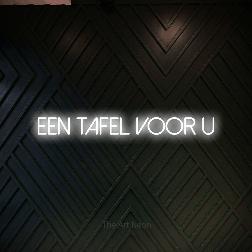 LED neon sign reading “een tafel voor u”, arranged in a single line.