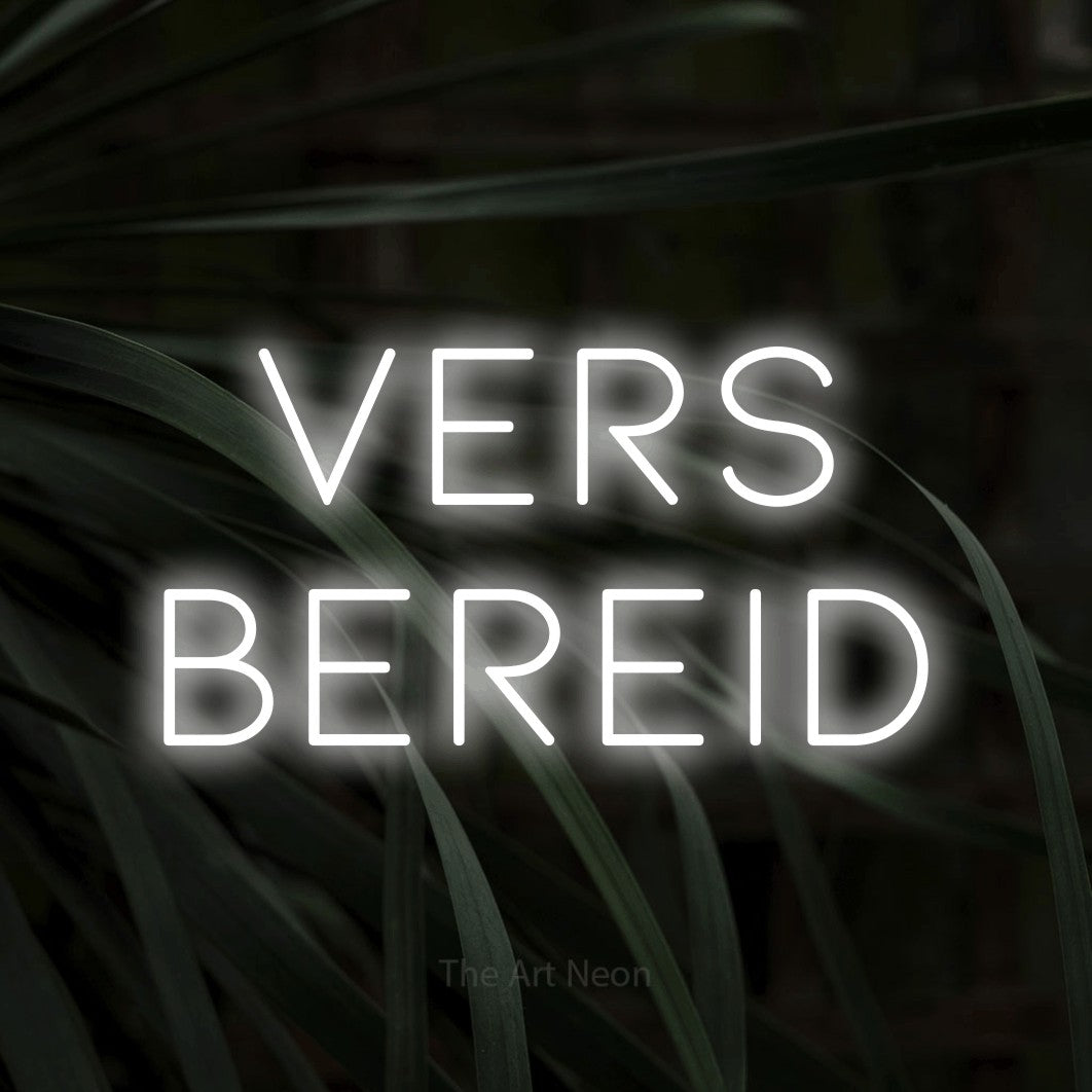 LED neon sign reading “vers bereid”, arranged in 2 lines.