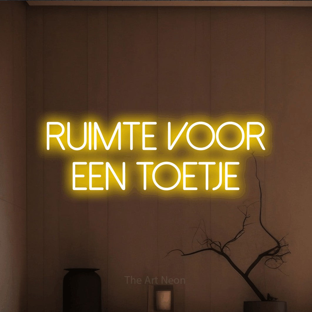 LED neon sign reading “RUIMTE VOOR EEN TOETJE”, arranged in 2 lines.
