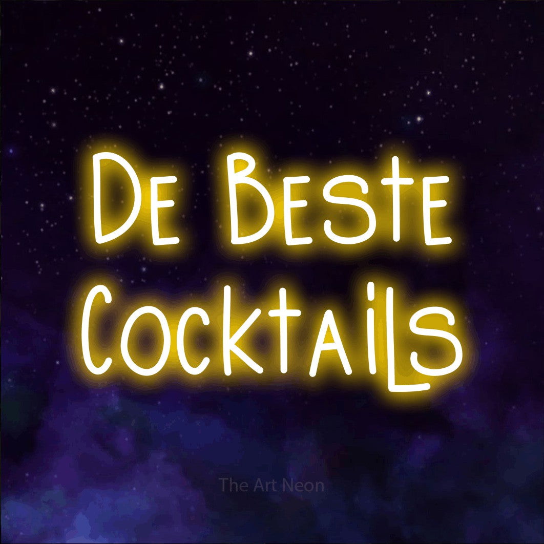 LED neon sign reading “De Beste Cocktails”, arranged in 2 lines.