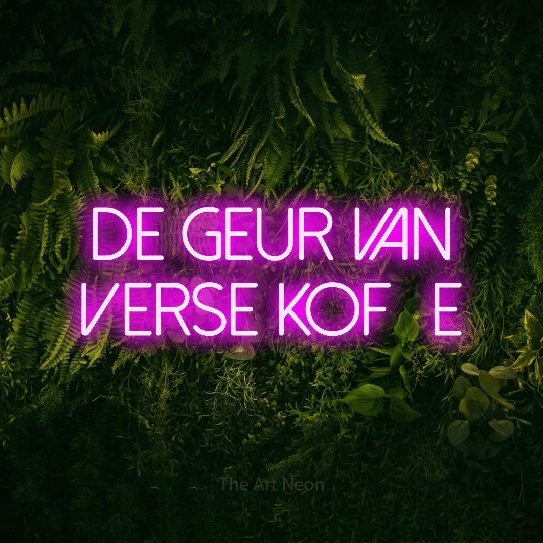 LED neon sign reading “De Geur Van Verse Koffie”, arranged in 2 lines.