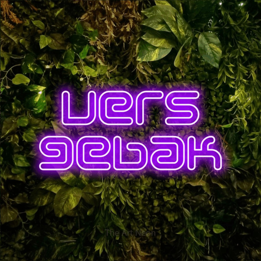 LED neon sign reading “vers gebak”, arranged in 2 lines.