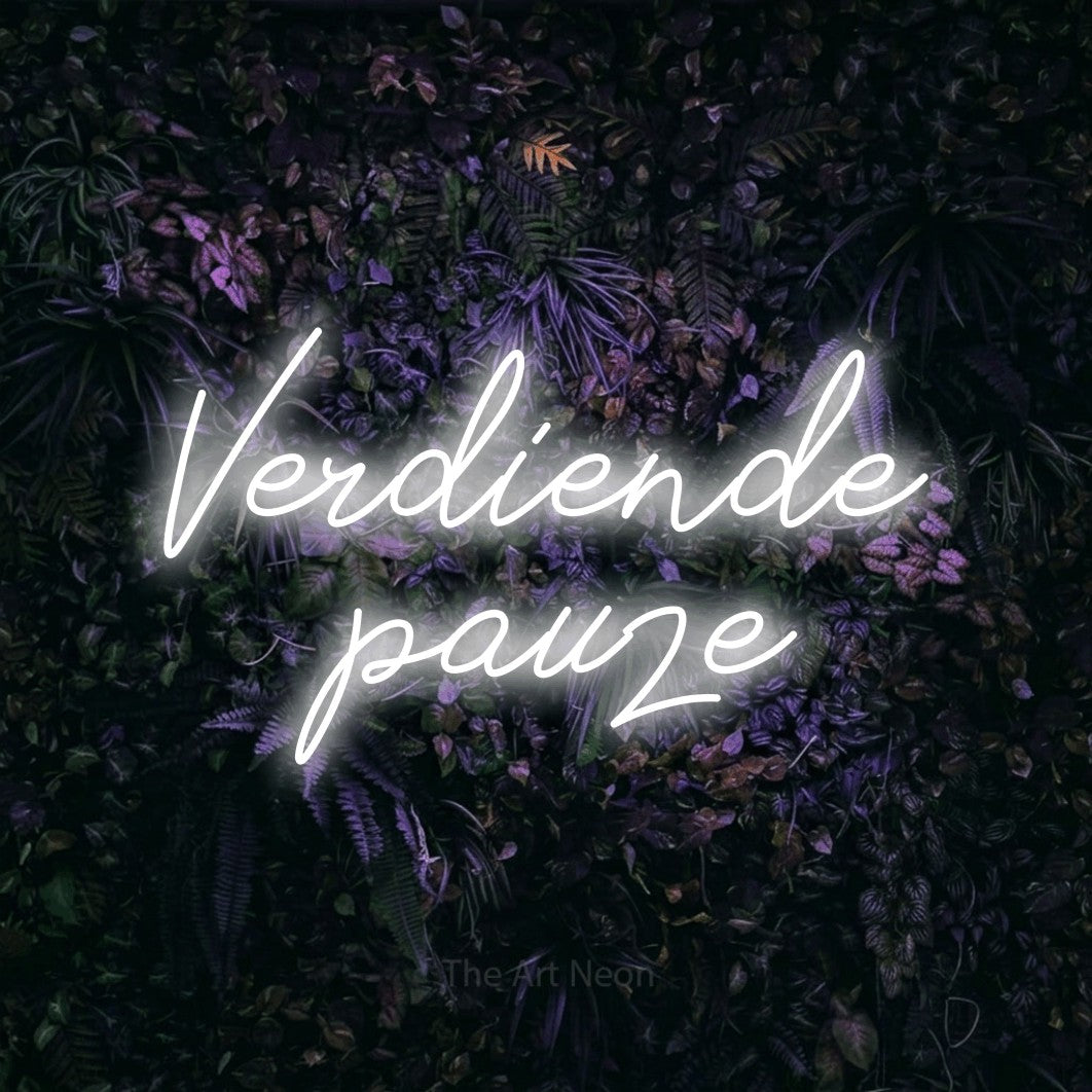 LED neon sign reading “Verdiende pauze”, arranged in 2 lines.