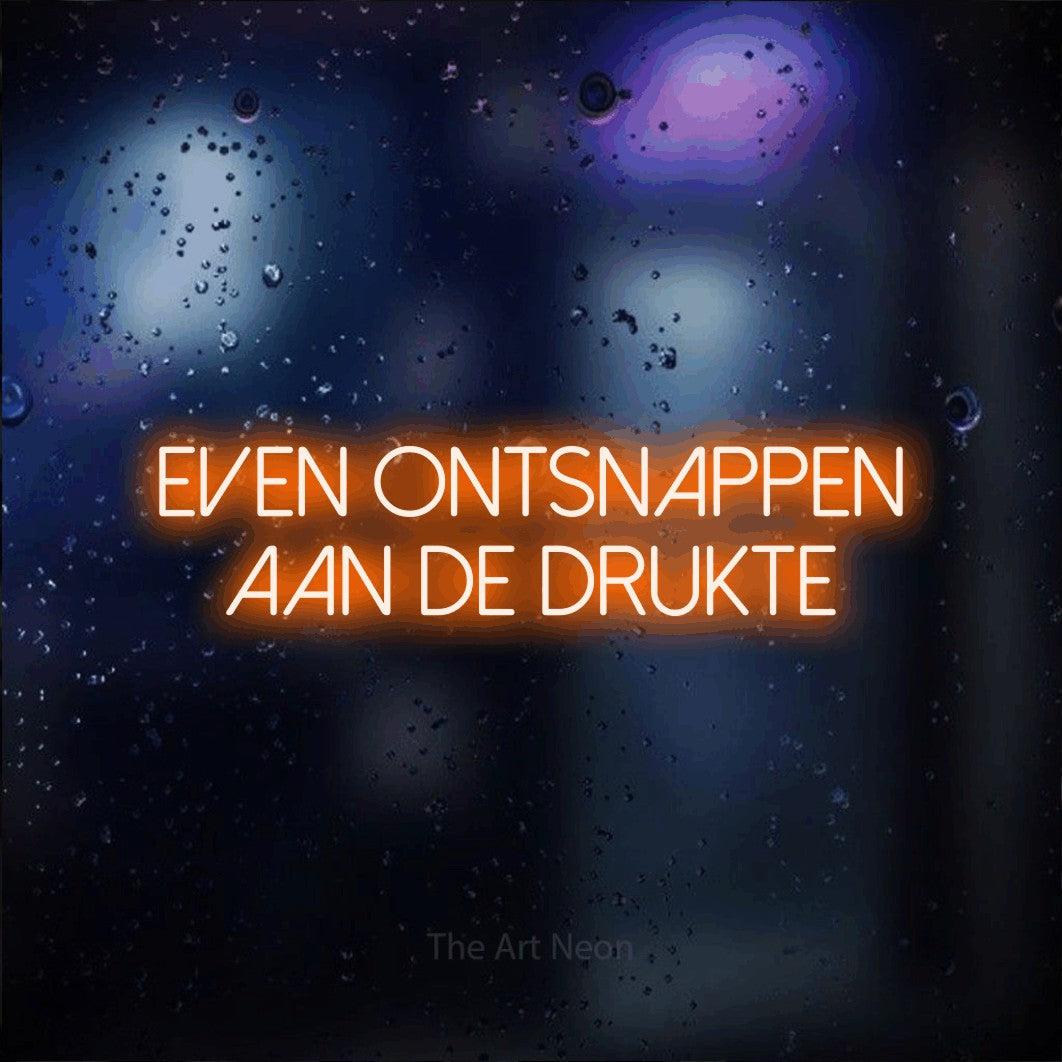 LED neon sign reading “EVEN ONTSNAPPEN AAN DE DRUKTE”, arranged in 2 lines.