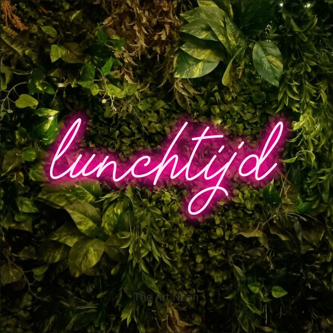LED neon sign reading “lunchtijd”, arranged in a single line.