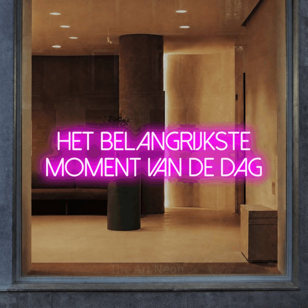 LED neon sign reading “HET belangrijkste moment van de dag”, arranged in 2 lines.