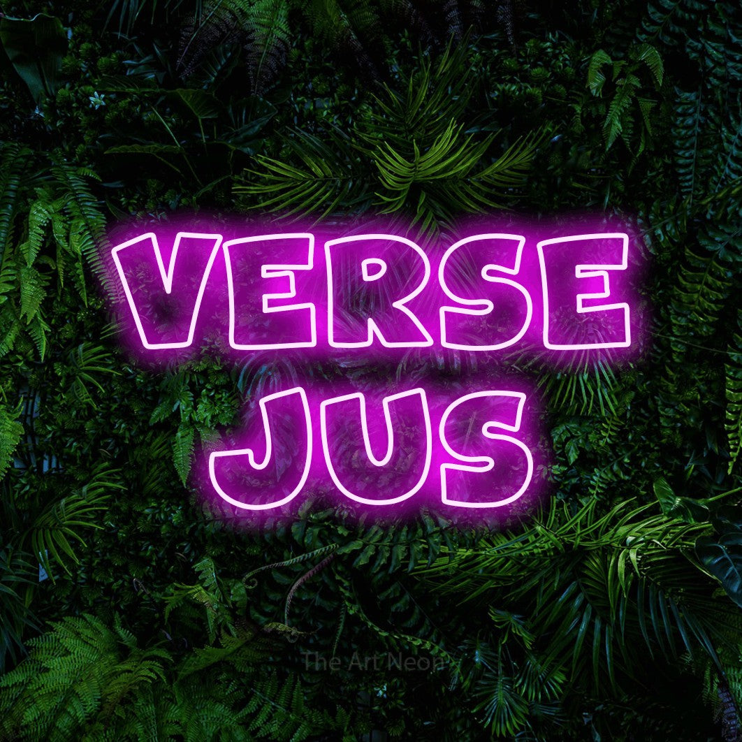 LED neon sign reading “Verse Jus”, arranged in 2 lines.