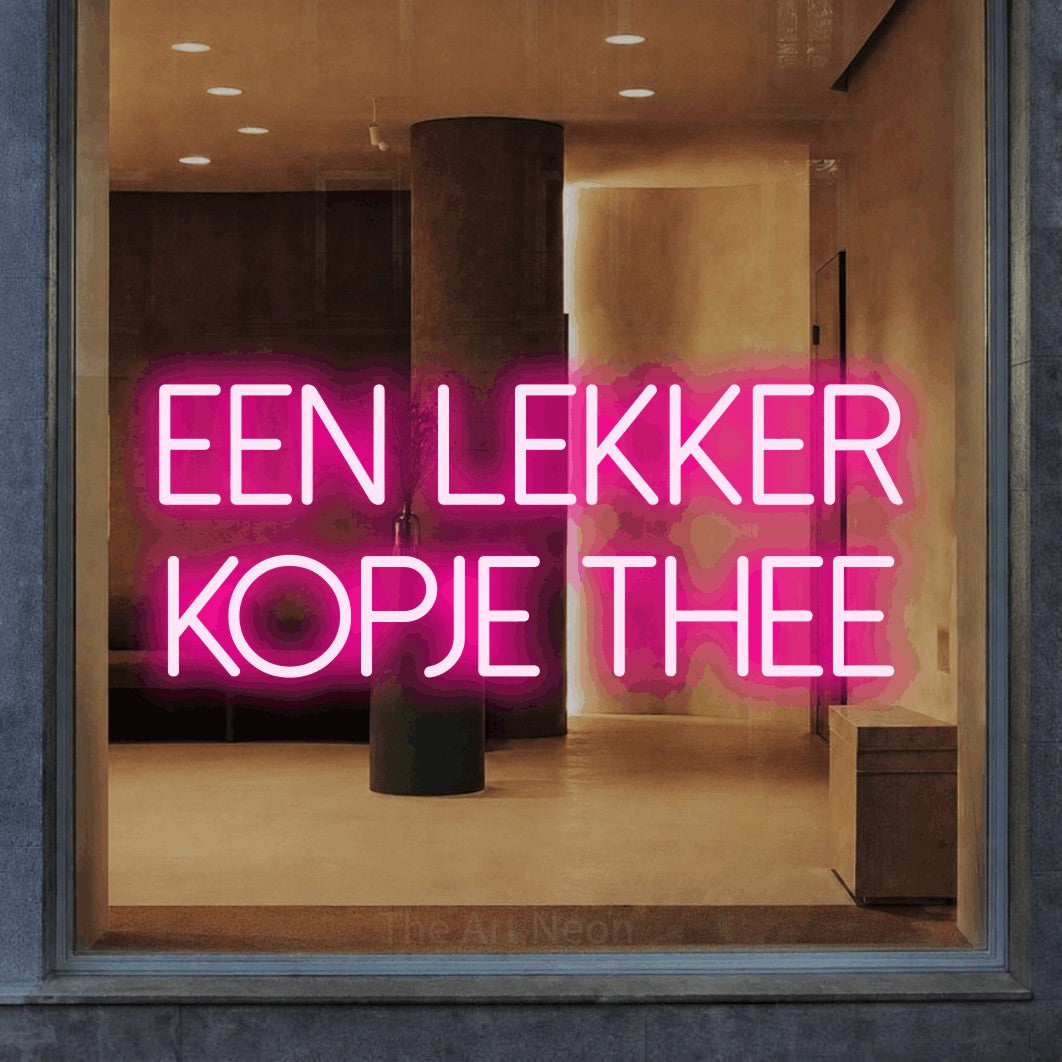 LED neon sign reading “een lekker kopje thee”, arranged in 2 lines.