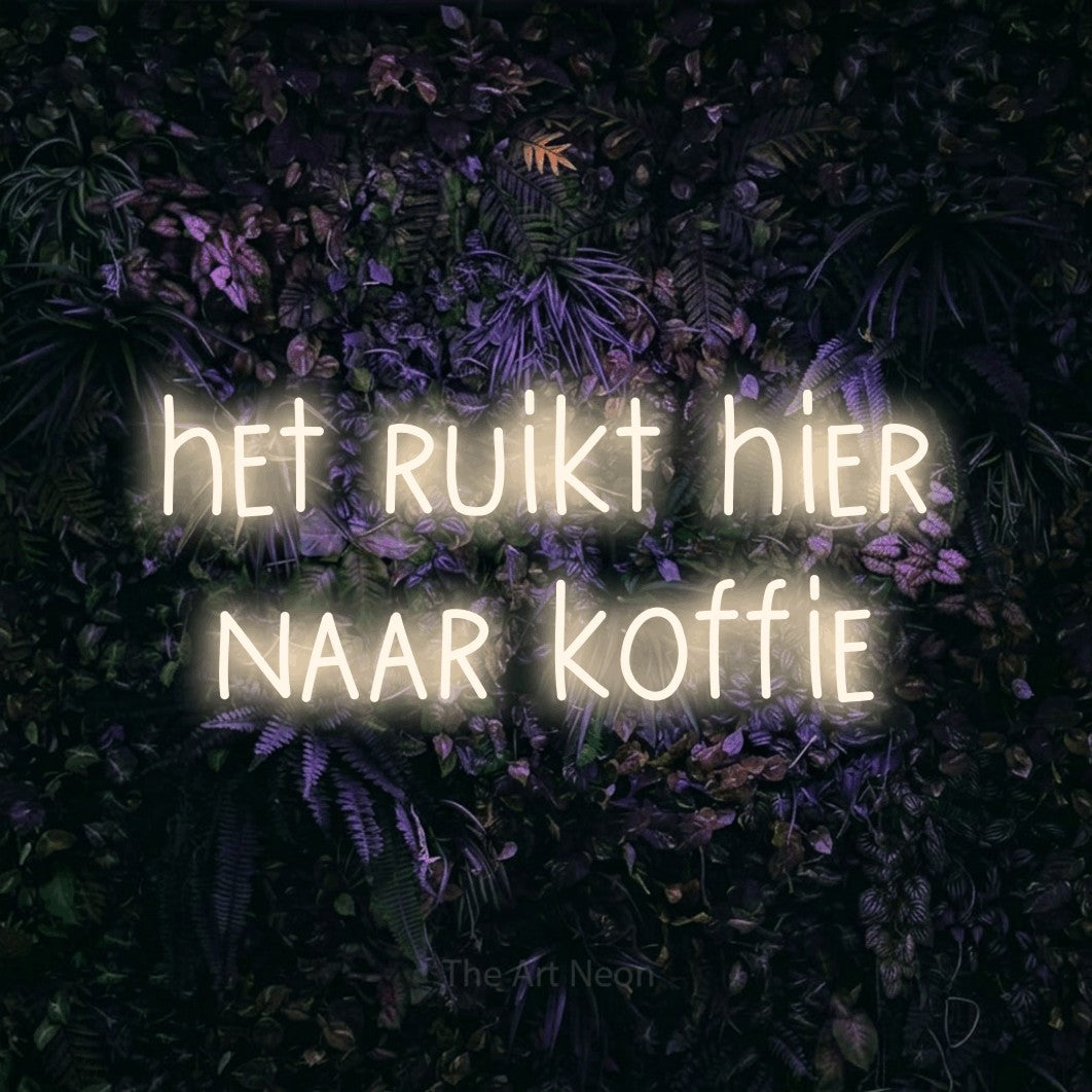 LED neon sign reading “het ruikt hier naar koffie”, arranged in 2 lines.