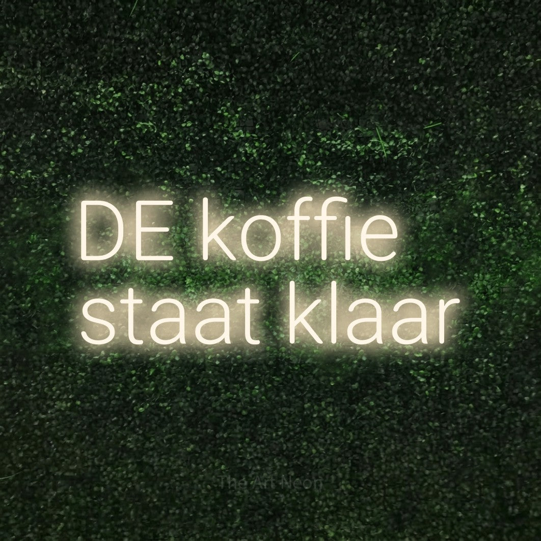 LED neon sign reading “DE koffie staat klaar”, arranged in 2 lines.