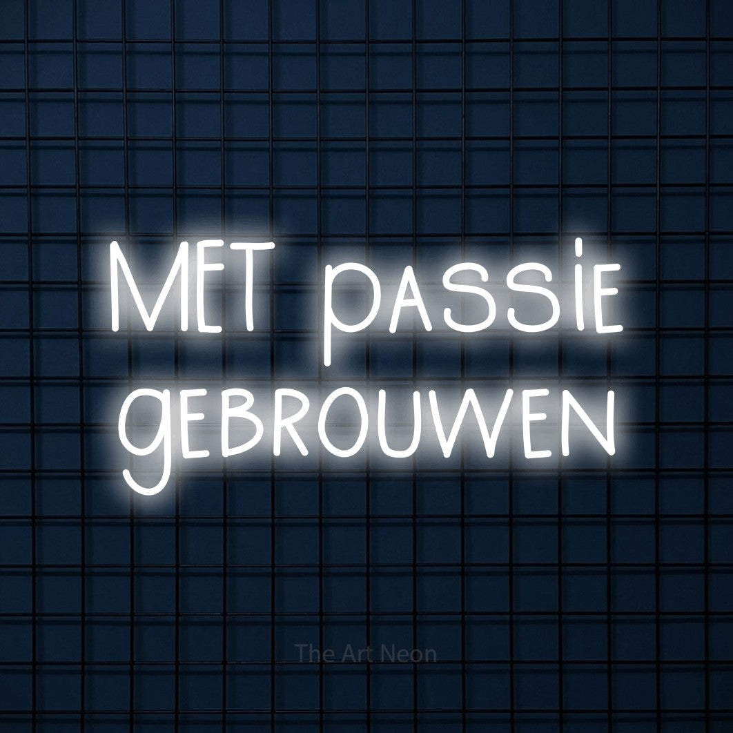 LED neon sign reading “MET passie gebrouwen”, arranged in 2 lines.