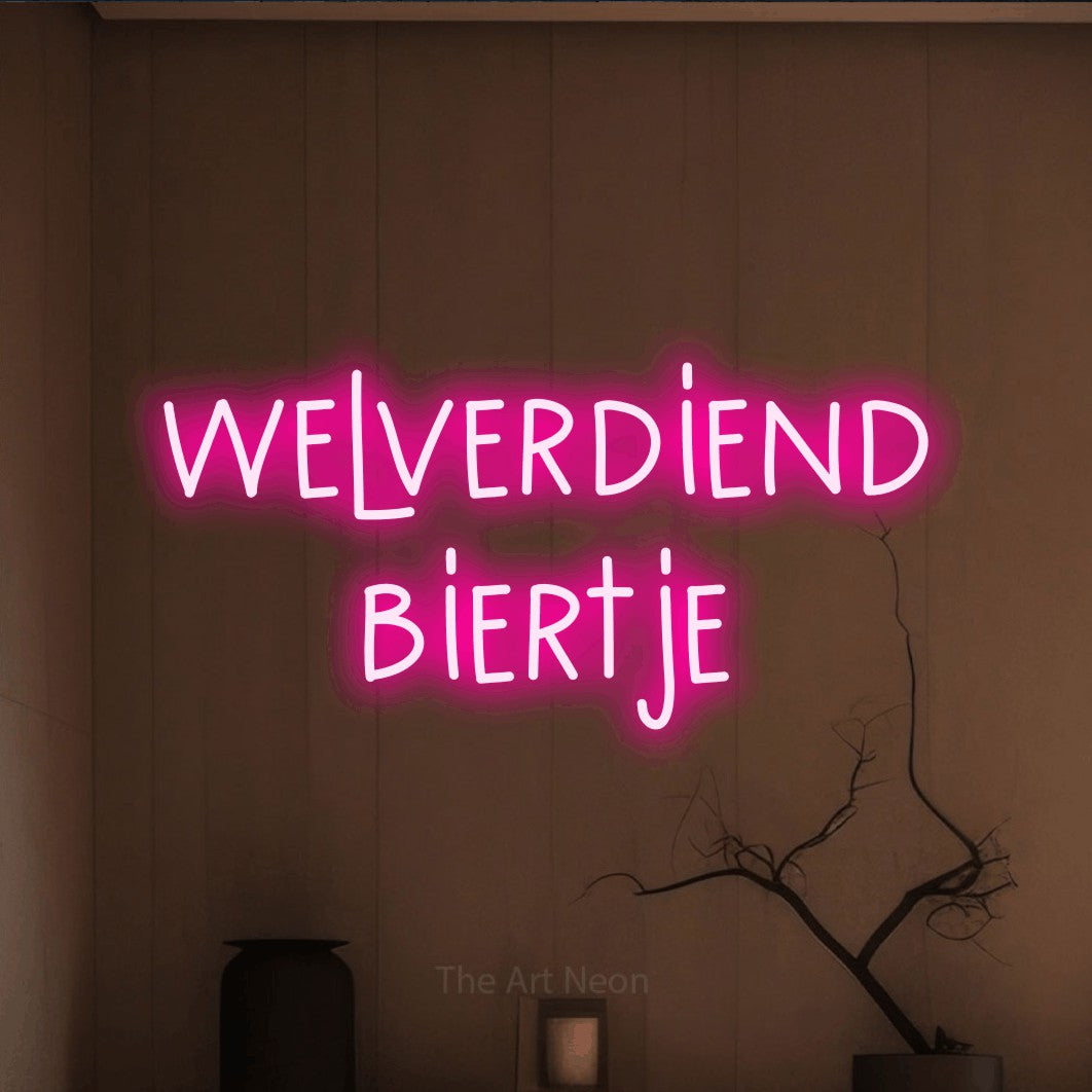 LED neon sign reading “welverdiend biertje”, arranged in 2 lines.