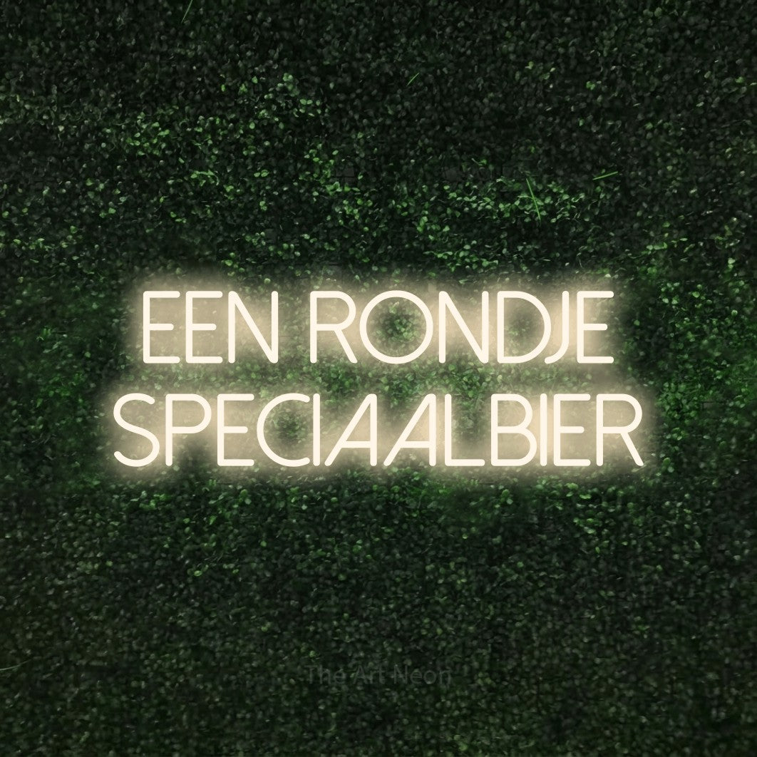 LED neon sign reading “een rondje speciaalbier”, arranged in 2 lines.