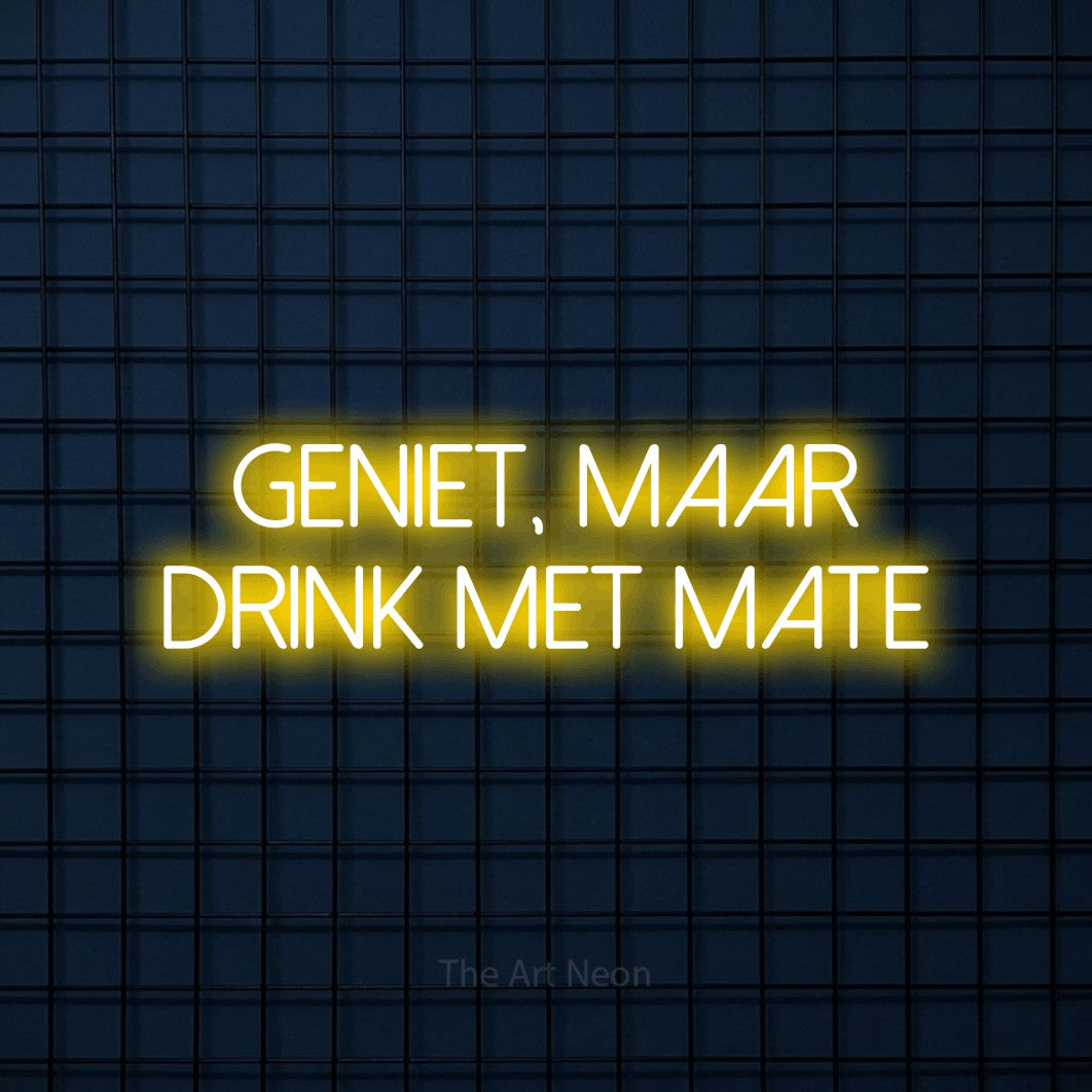 LED neon sign reading “Geniet, Maar Drink Met Mate”, arranged in 2 lines.
