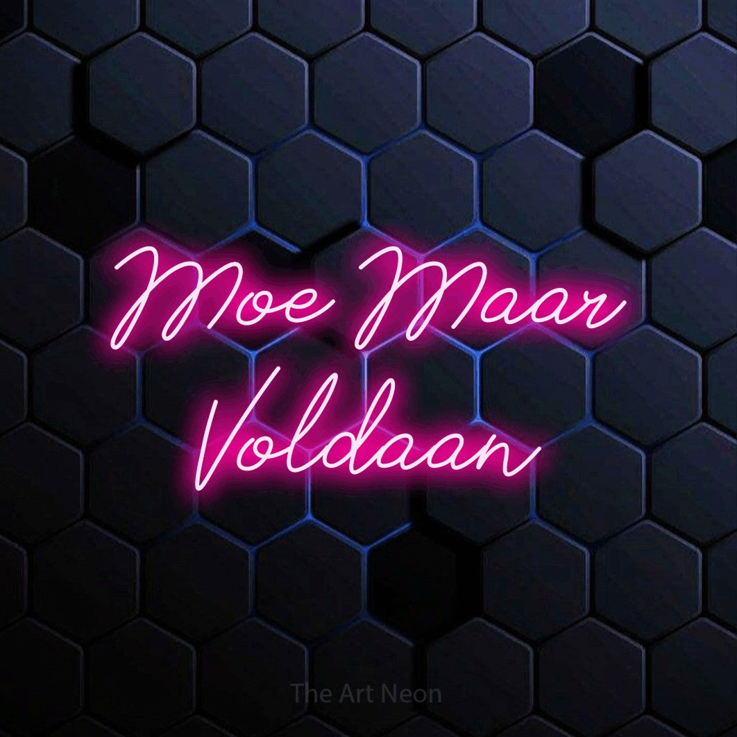 LED neon sign reading “Moe Maar Voldaan”, arranged in 2 lines.