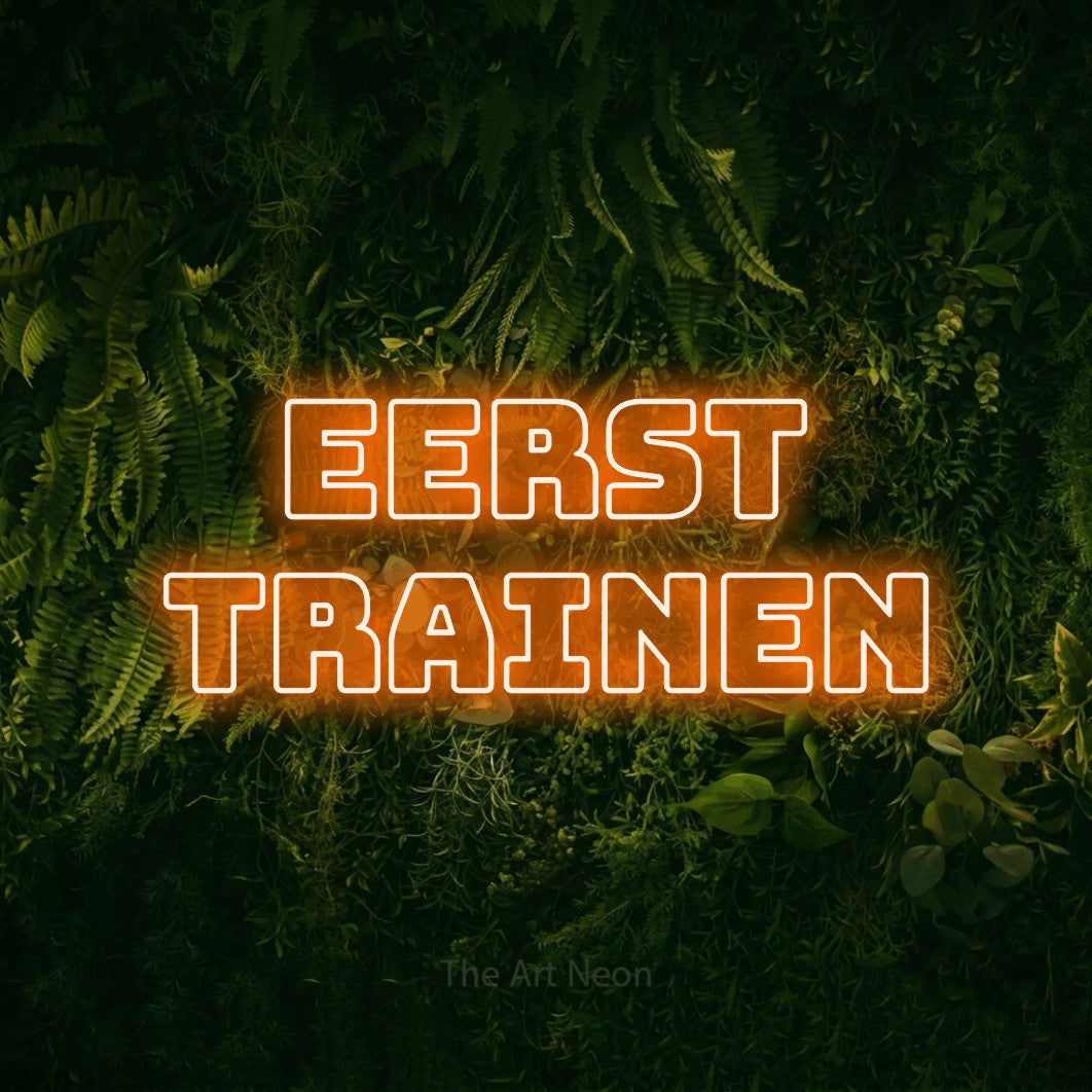 LED neon sign reading “EERST TRAINEN”, arranged in 2 lines.