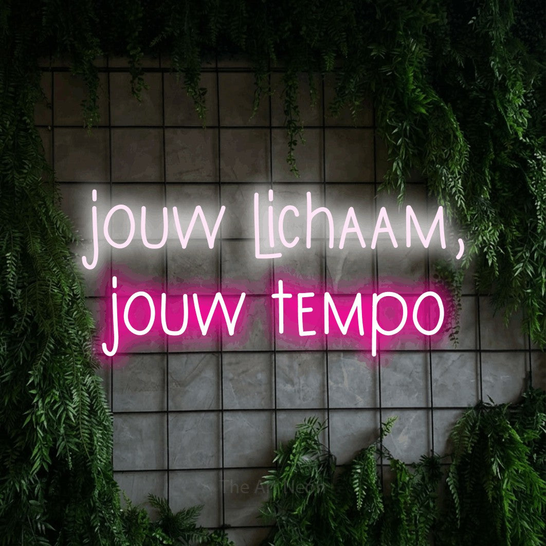LED neon sign reading “jouw lichaam, jouw tempo”, arranged in 2 lines.