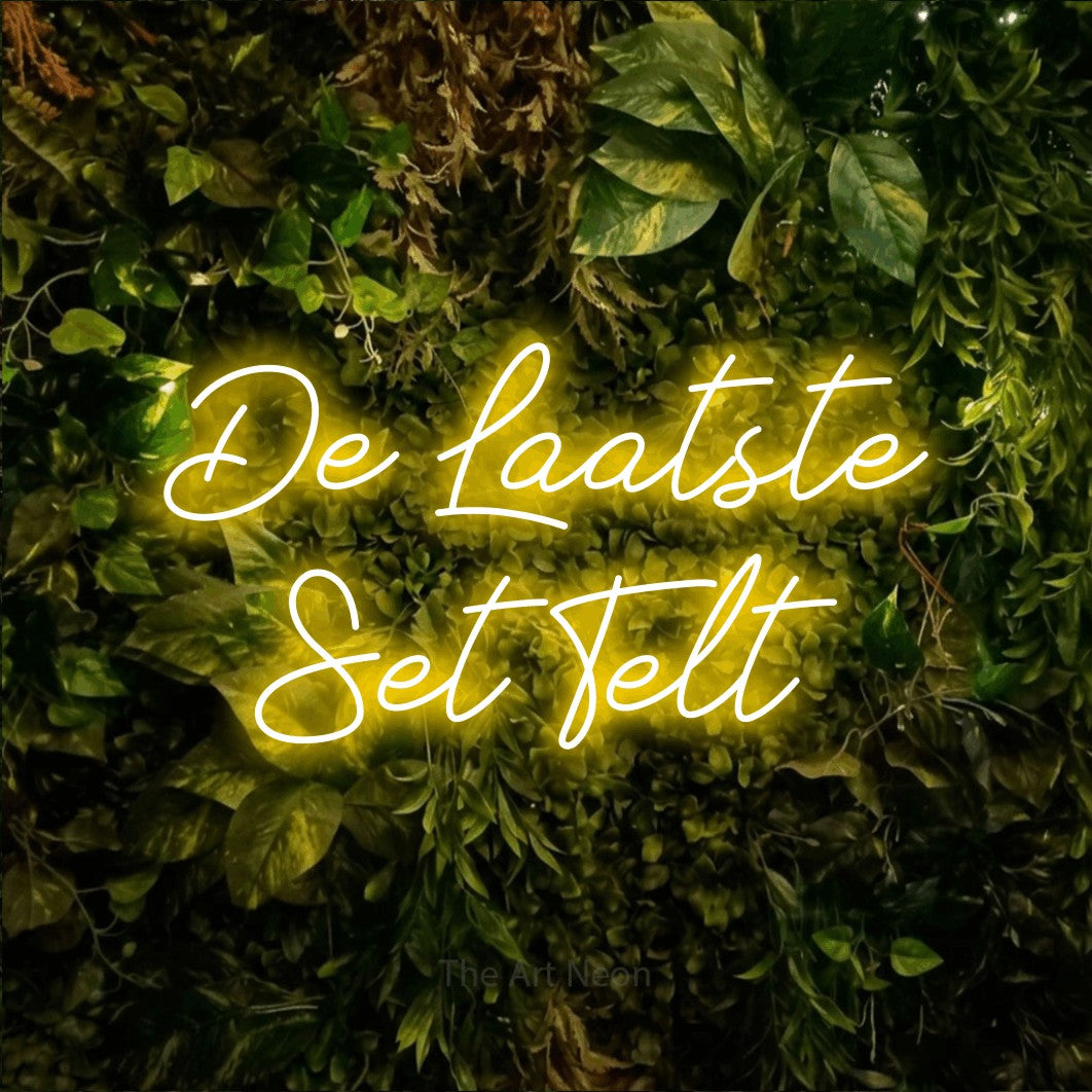 LED neon sign reading “De Laatste Set Telt”, arranged in 2 lines.