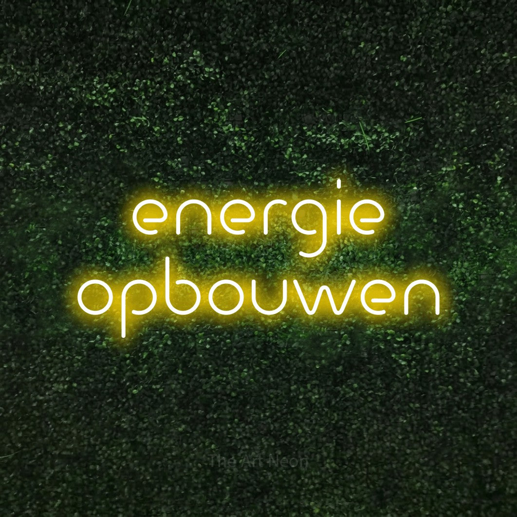 LED neon sign reading “energie opbouwen”, arranged in 2 lines.