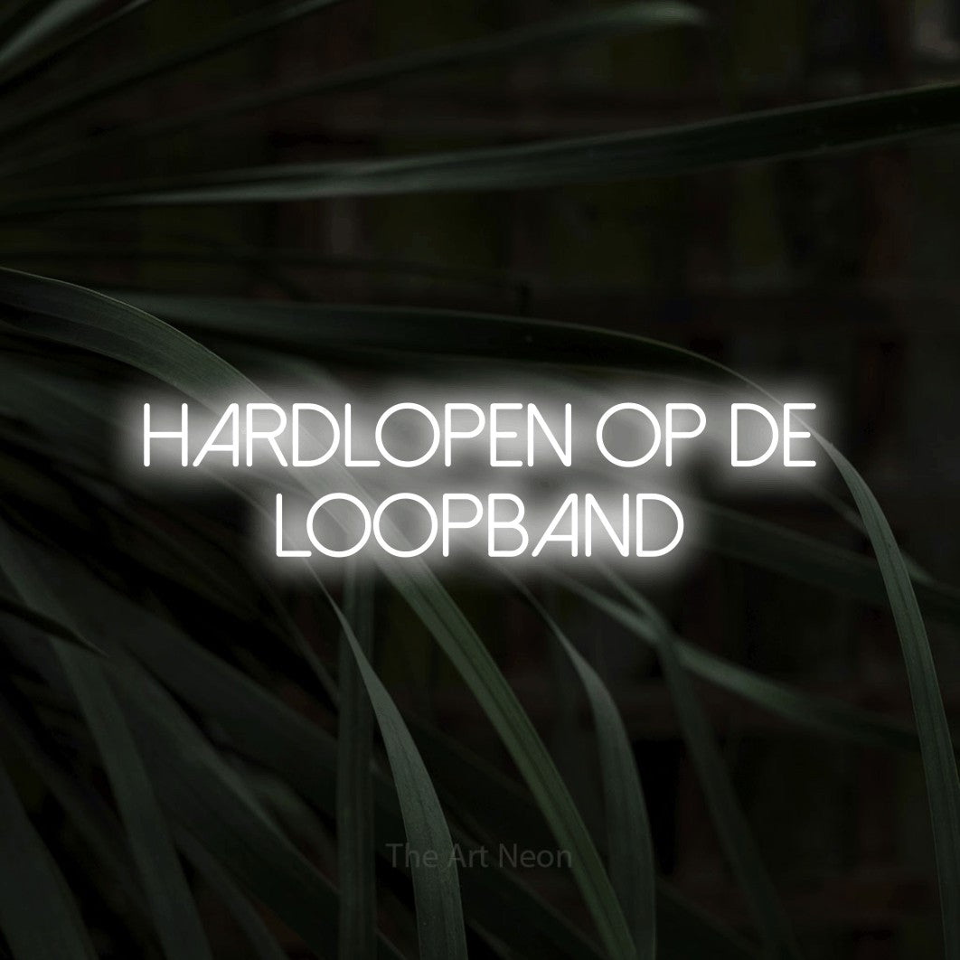 LED neon sign reading “HARDLOPEN OP DE LOOPBAND”, arranged in 2 lines.