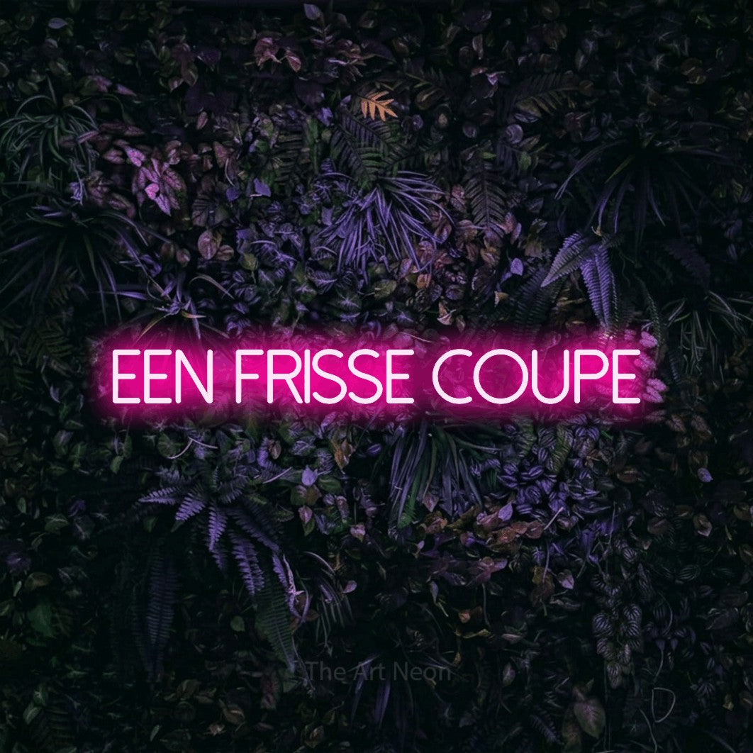 LED neon sign reading “EEN FRISSE COUPE”, arranged in a single line.