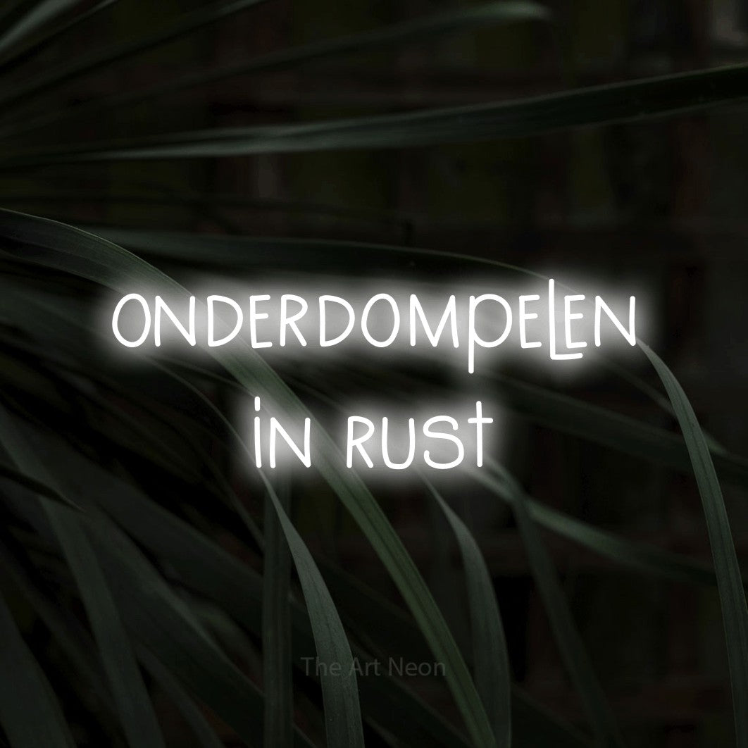 LED neon sign reading “onderdompelen in rust”, arranged in 2 lines.